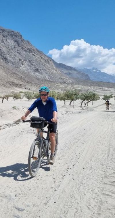 Johan Van Goethem Cycling on the  tour with redspokes